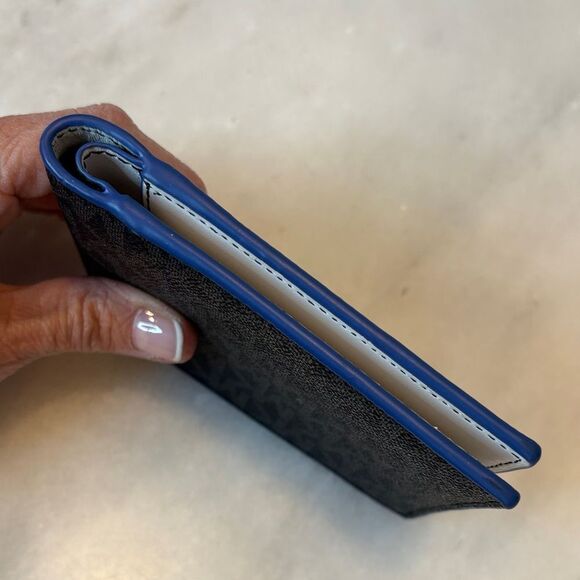 Michael Kors Cooper Signature Logo Billfold Wallet - Picture 9 of 16